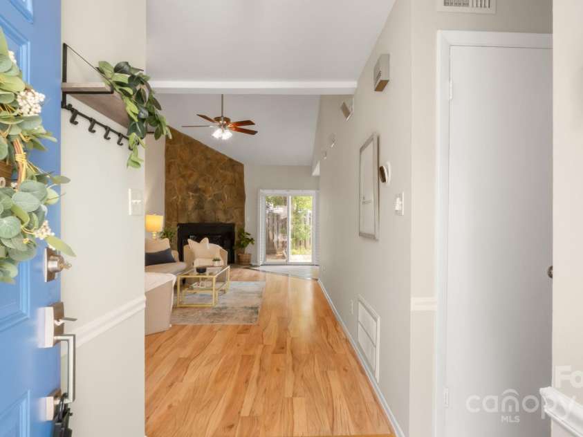 8326 Ramath Drive, Charlotte, NC 28211.  MLS# CAR4250067, YatesRealty ID 12182. Welcome home to this well-maintained 2 story townhome!