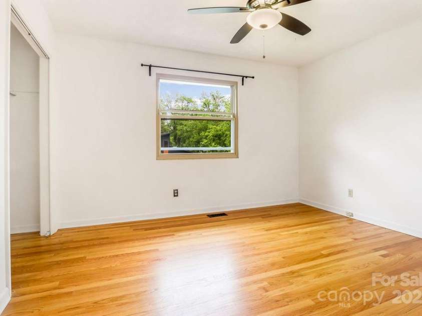 36 Avon Road, Asheville, NC 28805.  MLS# CAR4256089, YatesRealty ID 12184. 