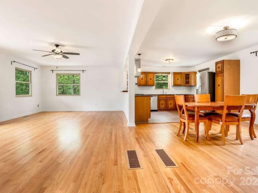 36 Avon Road, Asheville, NC 28805.  MLS# CAR4256089, YatesRealty ID 12184. 