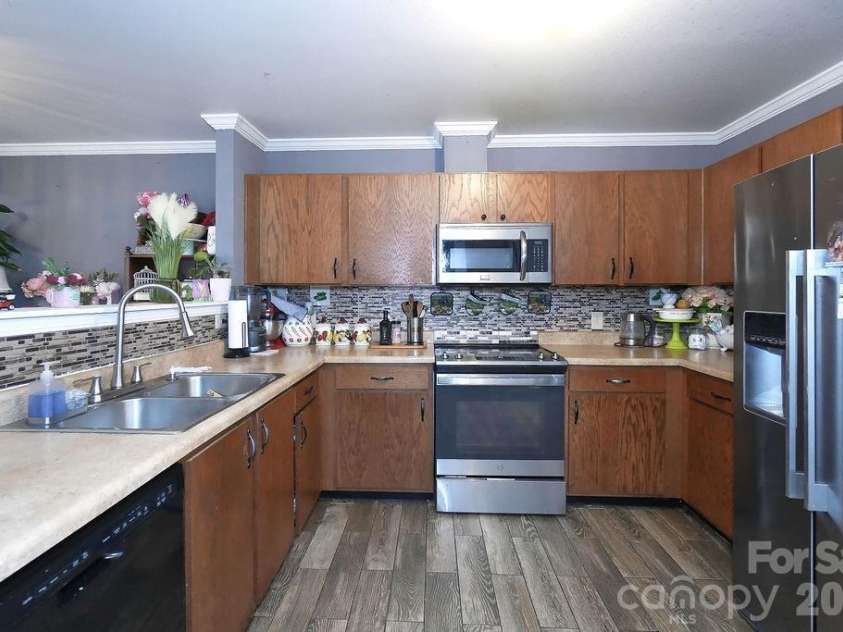 2443 Mint Thistle Court, Charlotte, NC 28269.  MLS# CAR4355919, YatesRealty ID 12185. 