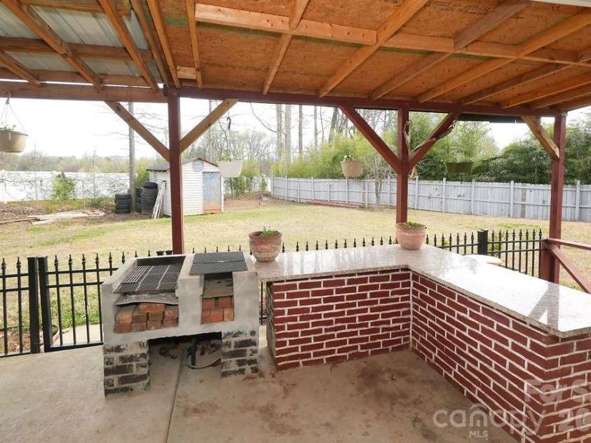 2443 Mint Thistle Court, Charlotte, NC 28269.  MLS# CAR4355919, YatesRealty ID 12185. 