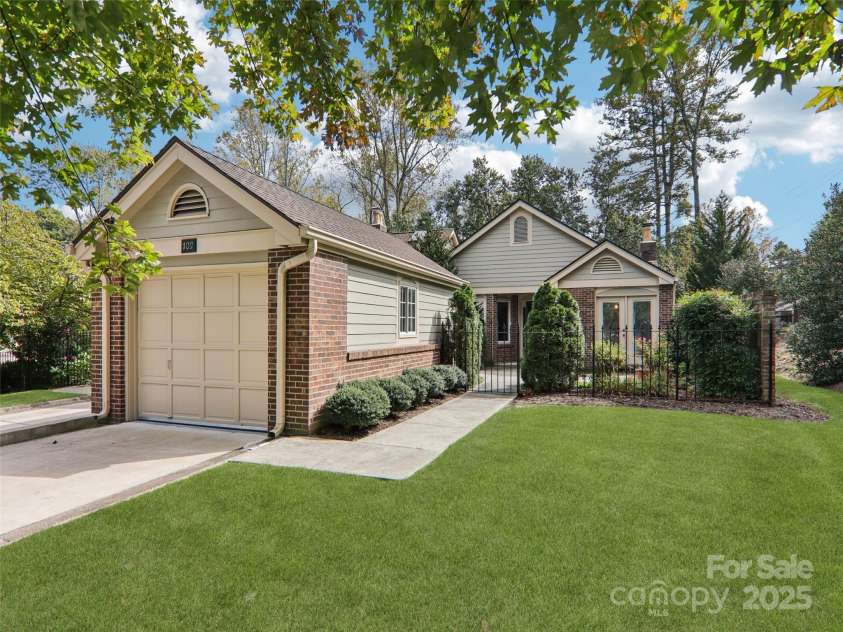 102 Glenbrook Drive, Hendersonville, NC 28739.  MLS# CAR4313168, YatesRealty ID 12186. 