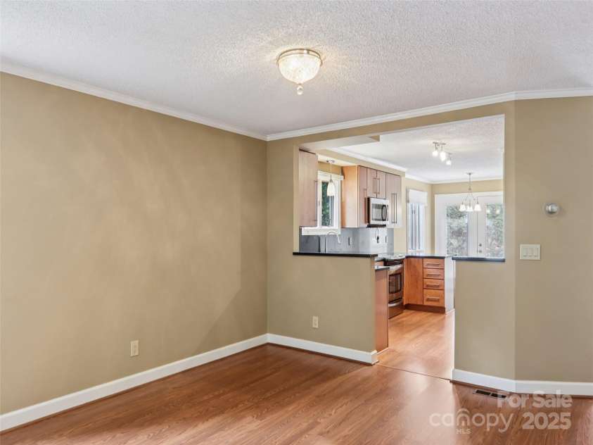 102 Glenbrook Drive, Hendersonville, NC 28739.  MLS# CAR4313168, YatesRealty ID 12186. 