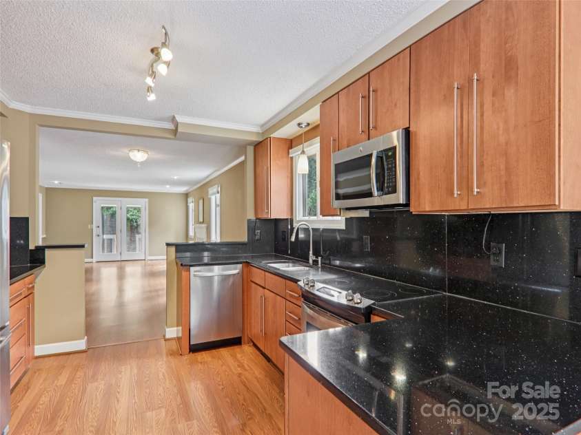 102 Glenbrook Drive, Hendersonville, NC 28739.  MLS# CAR4313168, YatesRealty ID 12186. 