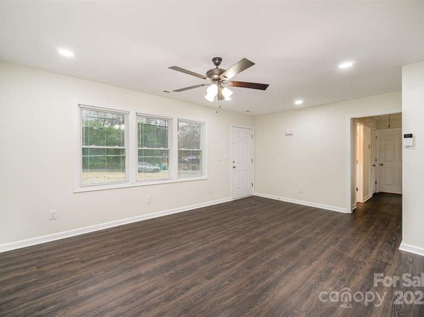 8624 Sharonbrook Drive, Charlotte, NC 28210.  MLS# CAR4226315, YatesRealty ID 12187. Living Room
