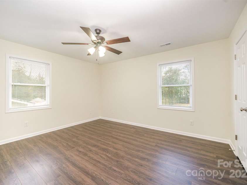 8624 Sharonbrook Drive, Charlotte, NC 28210.  MLS# CAR4226315, YatesRealty ID 12187. Primary Suite