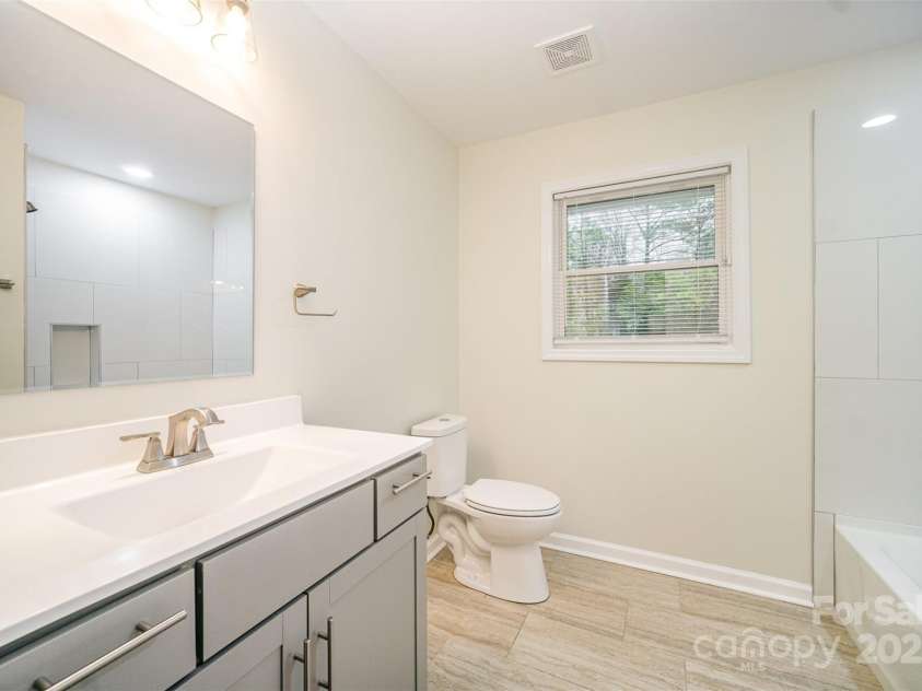 8624 Sharonbrook Drive, Charlotte, NC 28210.  MLS# CAR4226315, YatesRealty ID 12187. Spare Bathroom