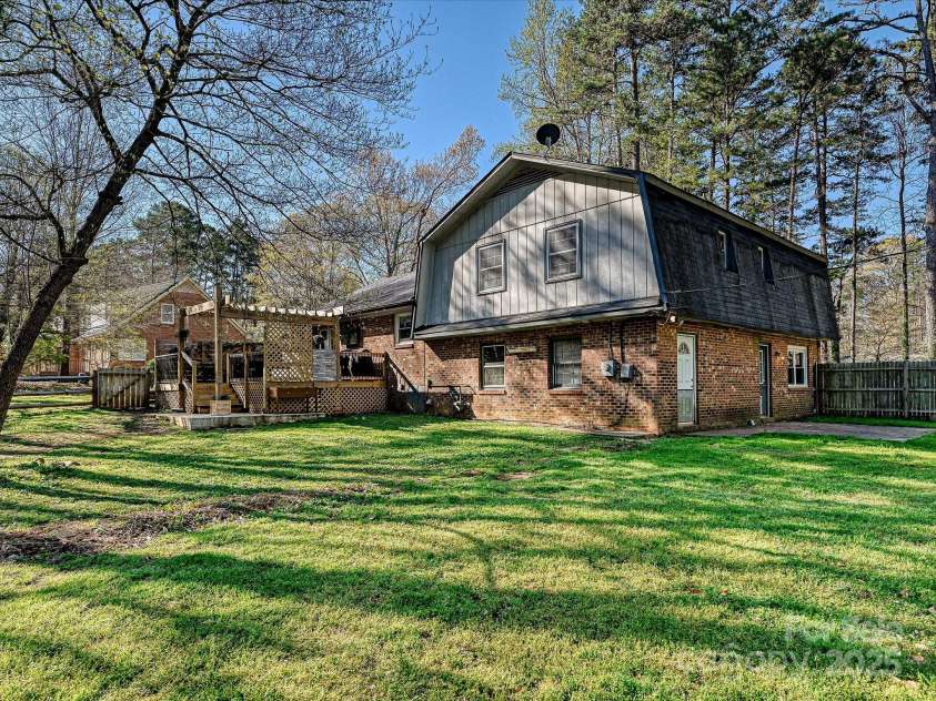 4522 Chuckwood Drive, Mint Hill, NC 28227.  MLS# CAR4238255, YatesRealty ID 12189. 