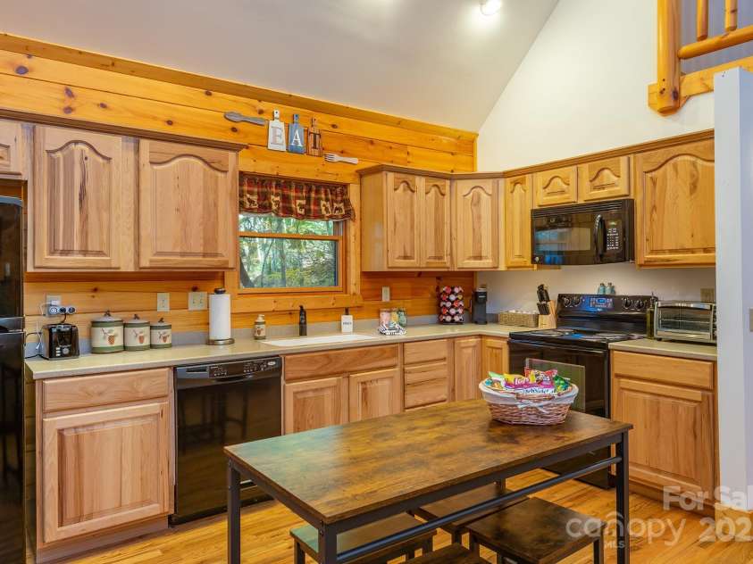 100 Candlemaker Trail, Maggie Valley, NC 28751.  MLS# CAR4249616, YatesRealty ID 12191. 