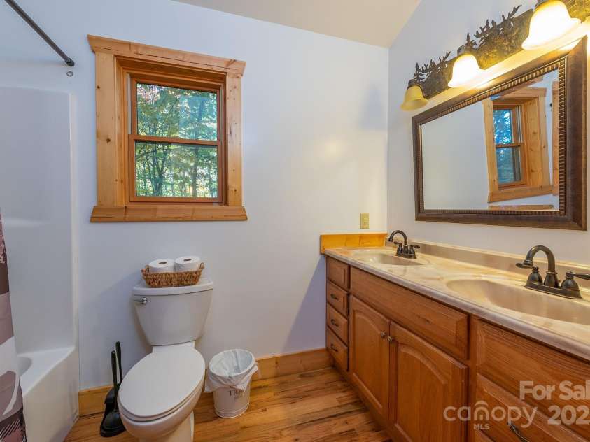 100 Candlemaker Trail, Maggie Valley, NC 28751.  MLS# CAR4249616, YatesRealty ID 12191. Primary Suite Bathroom