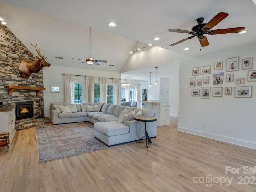 355 Night Lark Lane, Campobello, SC 29322.  MLS# CAR4264888, YatesRealty ID 12191. 