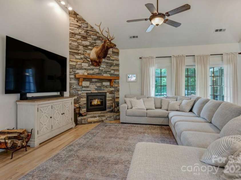 355 Night Lark Lane, Campobello, SC 29322.  MLS# CAR4264888, YatesRealty ID 12191. 