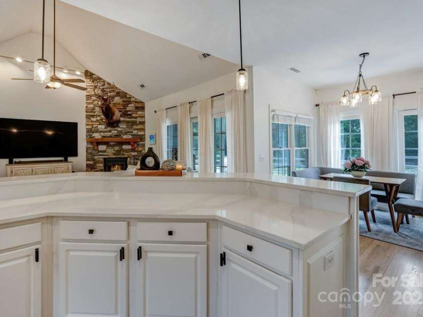 355 Night Lark Lane, Campobello, SC 29322.  MLS# CAR4264888, YatesRealty ID 12191. 
