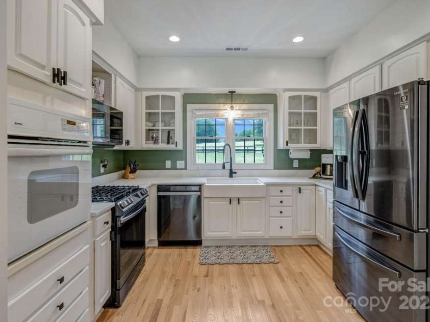 355 Night Lark Lane, Campobello, SC 29322.  MLS# CAR4264888, YatesRealty ID 12191. 