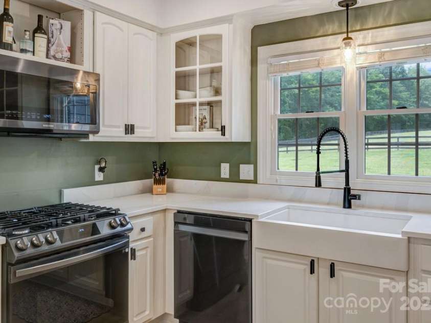 355 Night Lark Lane, Campobello, SC 29322.  MLS# CAR4264888, YatesRealty ID 12191. 