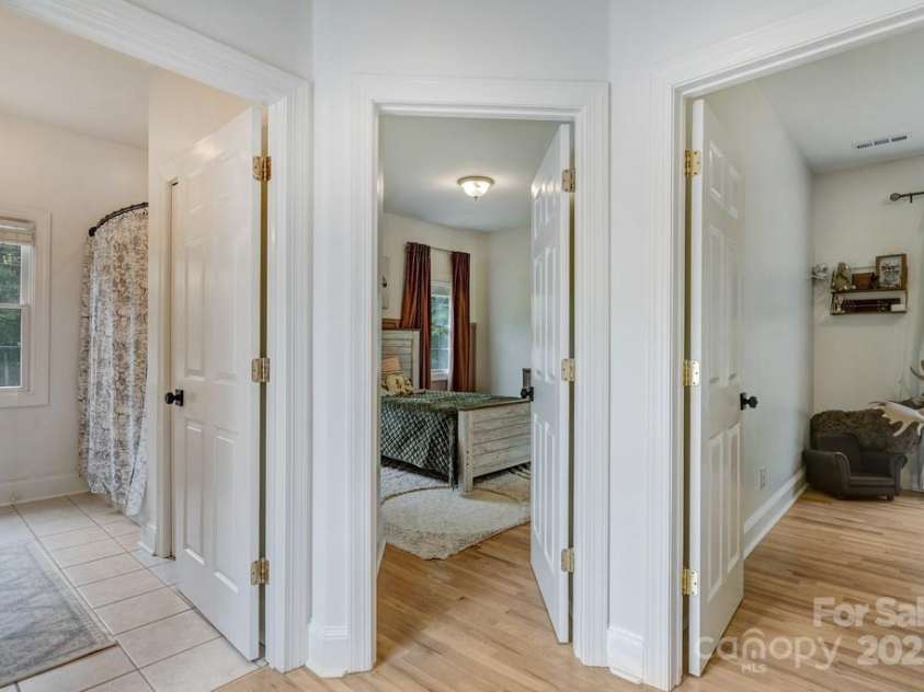 355 Night Lark Lane, Campobello, SC 29322.  MLS# CAR4264888, YatesRealty ID 12191. 