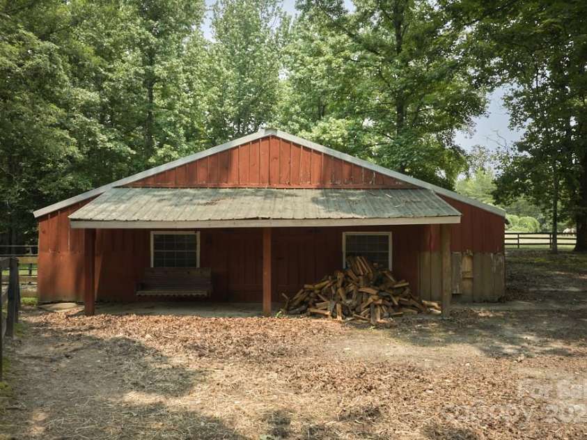 355 Night Lark Lane, Campobello, SC 29322.  MLS# CAR4264888, YatesRealty ID 12191. 