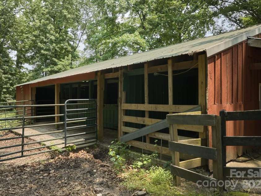 355 Night Lark Lane, Campobello, SC 29322.  MLS# CAR4264888, YatesRealty ID 12191. 