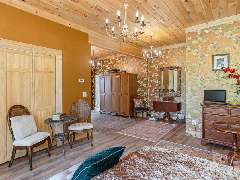 106 McCauley Drive, Asheville, NC 28803.  MLS# CAR4366972, YatesRealty ID 12192. Lower Level