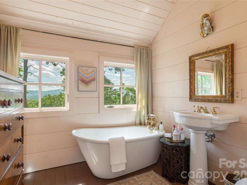 106 McCauley Drive, Asheville, NC 28803.  MLS# CAR4366972, YatesRealty ID 12192. Upper Level Bath
