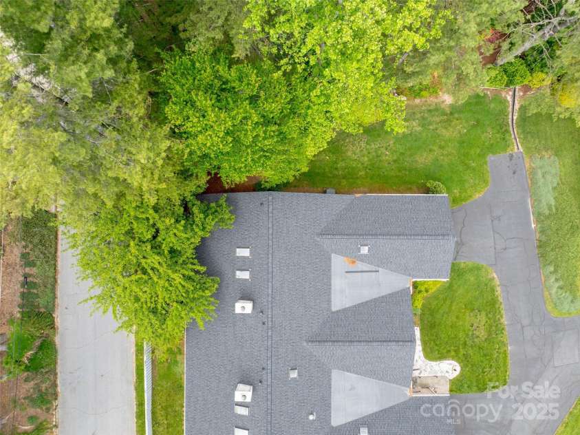 933 Kanuga Road, Hendersonville, NC 28739.  MLS# CAR4250849, YatesRealty ID 12192. 