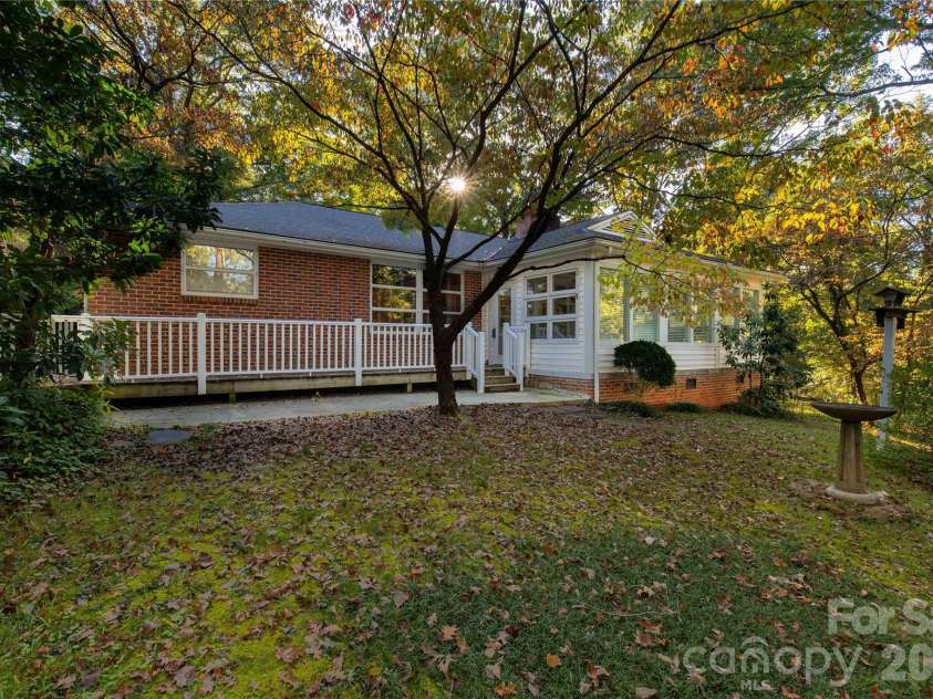 406 Pine Street, Lancaster, SC 29720.  MLS# CAR4310615, YatesRealty ID 12194. 
