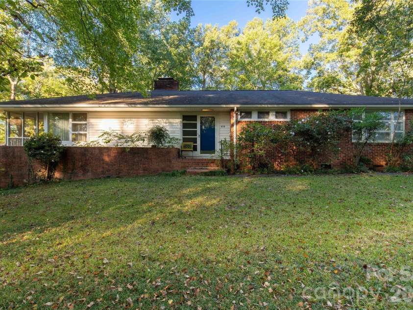 406 Pine Street, Lancaster, SC 29720.  MLS# CAR4310615, YatesRealty ID 12194. 