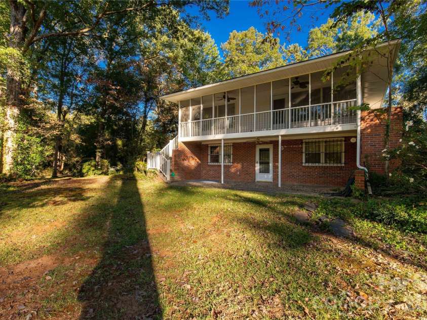 406 Pine Street, Lancaster, SC 29720.  MLS# CAR4310615, YatesRealty ID 12194. 