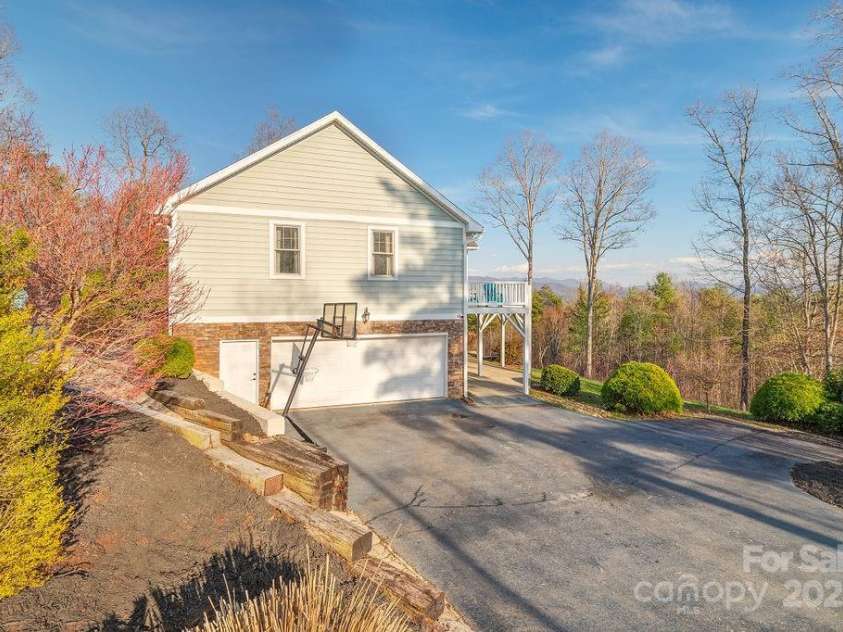61 Buckle Ridge, Weaverville, NC 28787.  MLS# CAR4247787, YatesRealty ID 12194. 