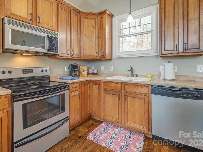61 Buckle Ridge, Weaverville, NC 28787.  MLS# CAR4247787, YatesRealty ID 12194. 