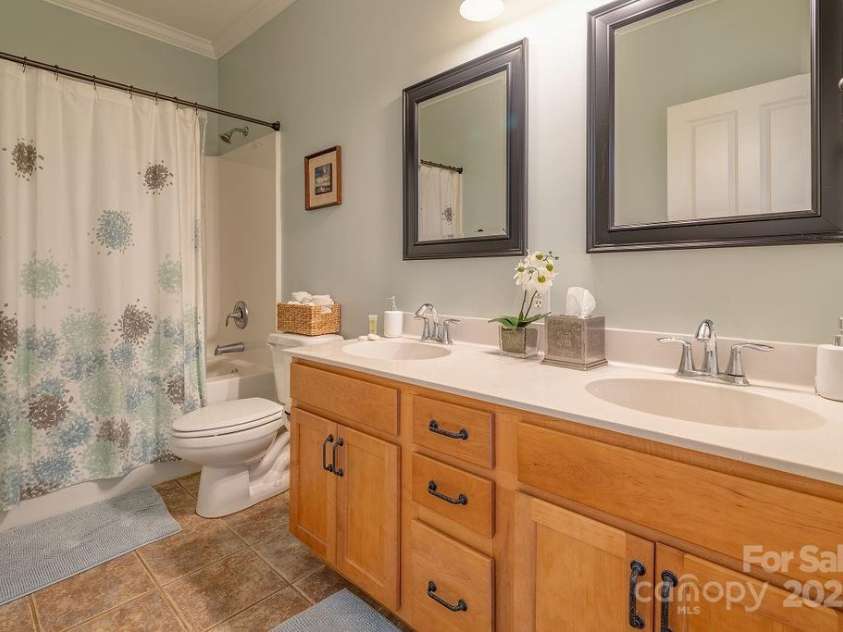 61 Buckle Ridge, Weaverville, NC 28787.  MLS# CAR4247787, YatesRealty ID 12194. 
