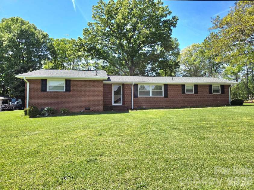 7222 Melody Lane, Charlotte, NC 28214.  MLS# CAR4367730, YatesRealty ID 12196. 