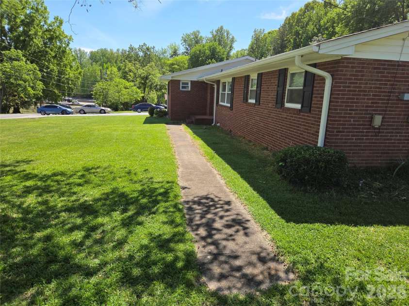 7222 Melody Lane, Charlotte, NC 28214.  MLS# CAR4367730, YatesRealty ID 12196. 