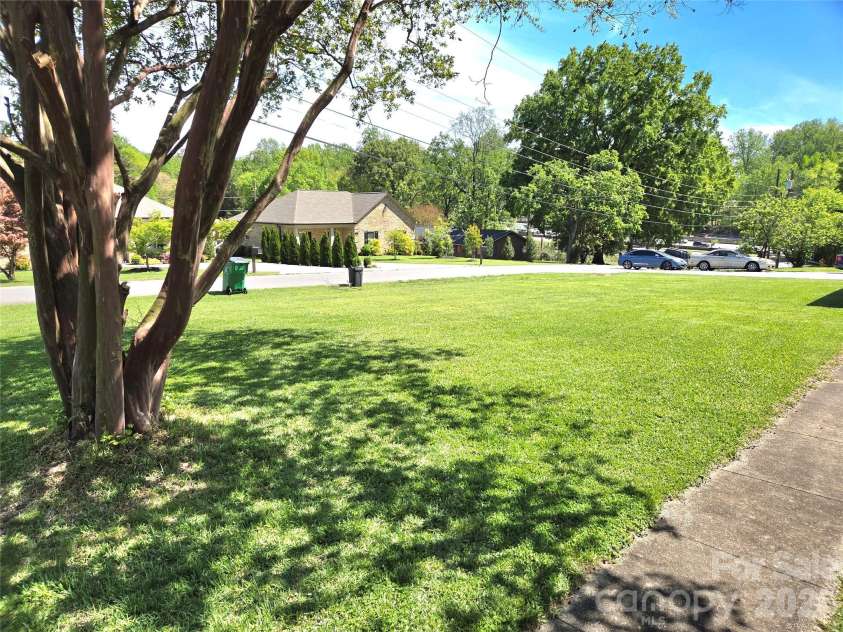 7222 Melody Lane, Charlotte, NC 28214.  MLS# CAR4367730, YatesRealty ID 12196. 