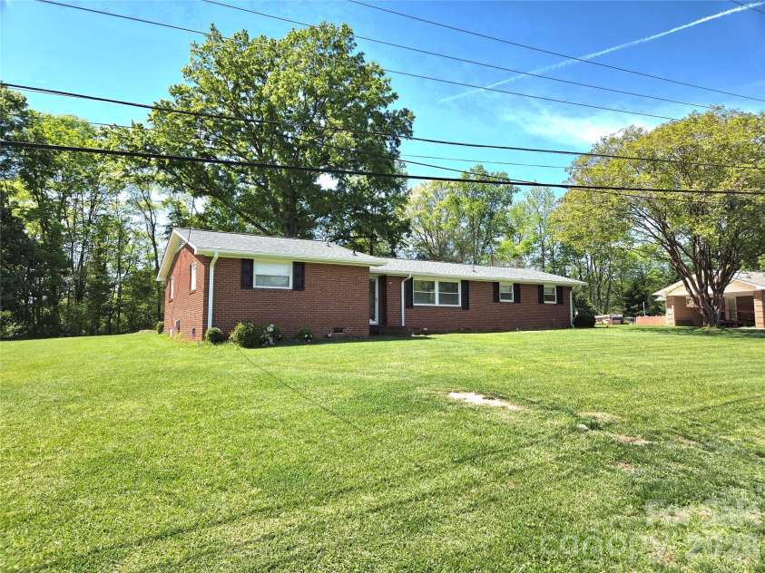 7222 Melody Lane, Charlotte, NC 28214.  MLS# CAR4367730, YatesRealty ID 12196. 