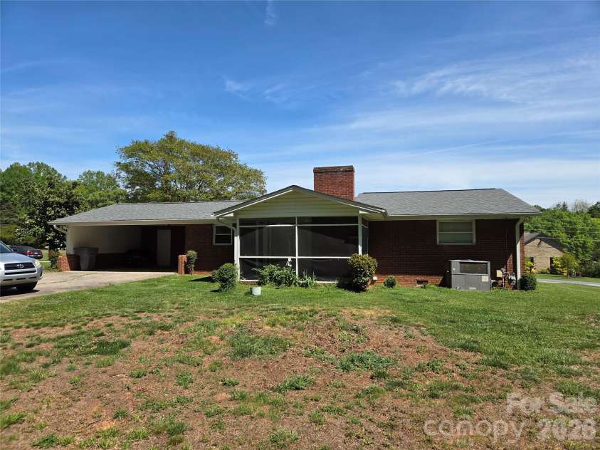 7222 Melody Lane, Charlotte, NC 28214.  MLS# CAR4367730, YatesRealty ID 12196. 