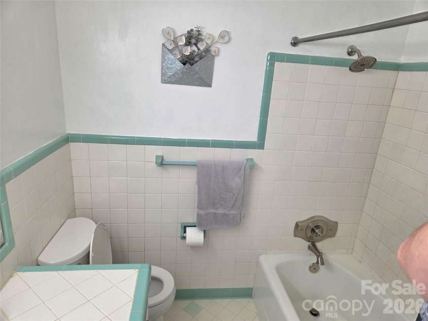 7222 Melody Lane, Charlotte, NC 28214.  MLS# CAR4367730, YatesRealty ID 12196. 