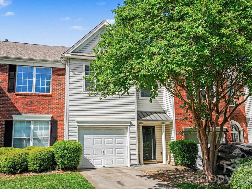 3915 Glenlea Commons Drive, Charlotte, NC 28216.  MLS# CAR4365685, YatesRealty ID 12197. 