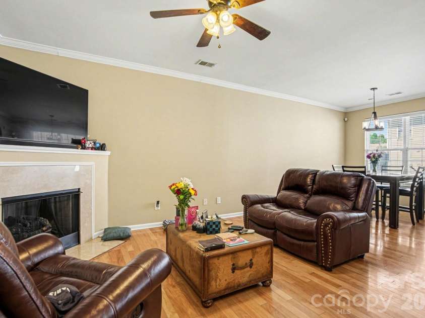 3915 Glenlea Commons Drive, Charlotte, NC 28216.  MLS# CAR4365685, YatesRealty ID 12197. 