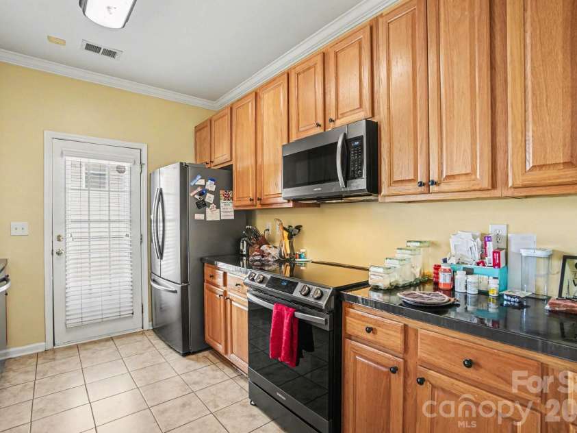 3915 Glenlea Commons Drive, Charlotte, NC 28216.  MLS# CAR4365685, YatesRealty ID 12197. 