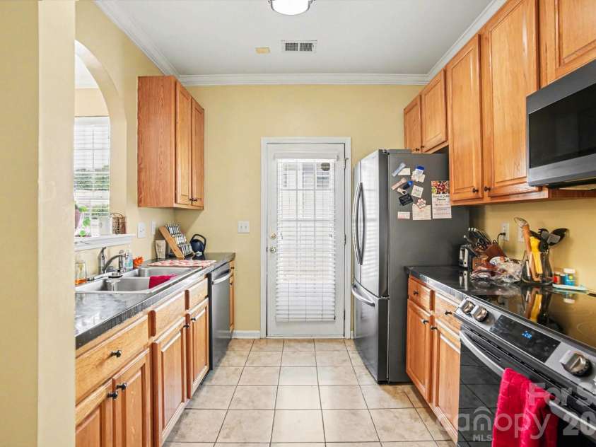 3915 Glenlea Commons Drive, Charlotte, NC 28216.  MLS# CAR4365685, YatesRealty ID 12197. 