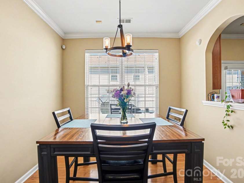 3915 Glenlea Commons Drive, Charlotte, NC 28216.  MLS# CAR4365685, YatesRealty ID 12197. 