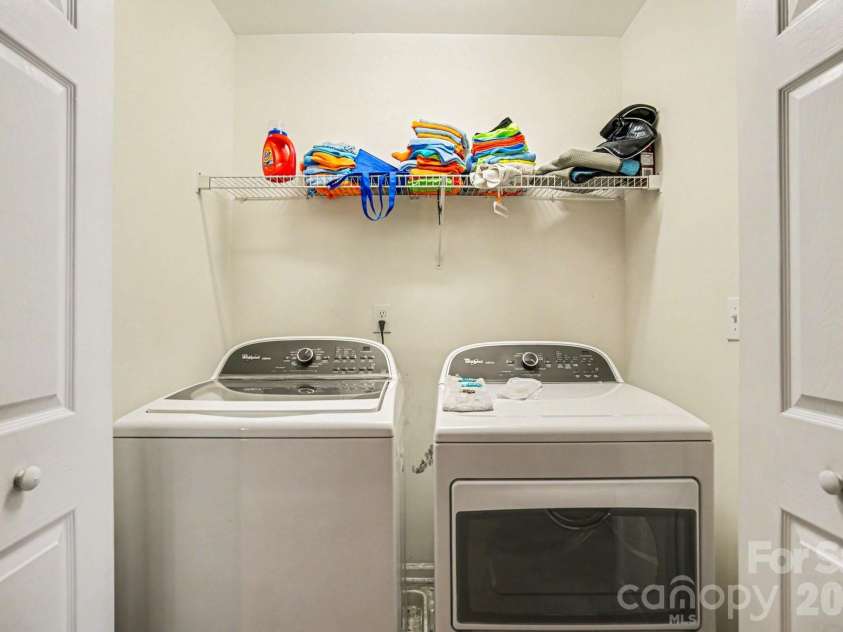 3915 Glenlea Commons Drive, Charlotte, NC 28216.  MLS# CAR4365685, YatesRealty ID 12197. 