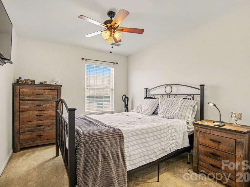 3915 Glenlea Commons Drive, Charlotte, NC 28216.  MLS# CAR4365685, YatesRealty ID 12197. 