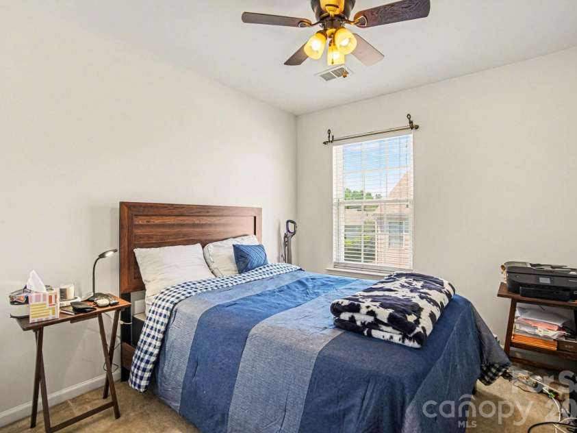 3915 Glenlea Commons Drive, Charlotte, NC 28216.  MLS# CAR4365685, YatesRealty ID 12197. 
