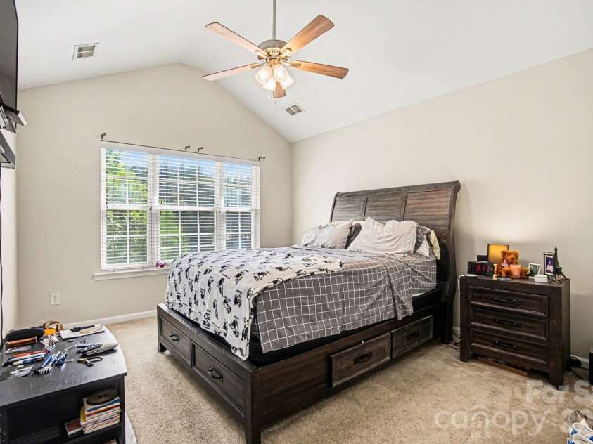 3915 Glenlea Commons Drive, Charlotte, NC 28216.  MLS# CAR4365685, YatesRealty ID 12197. 