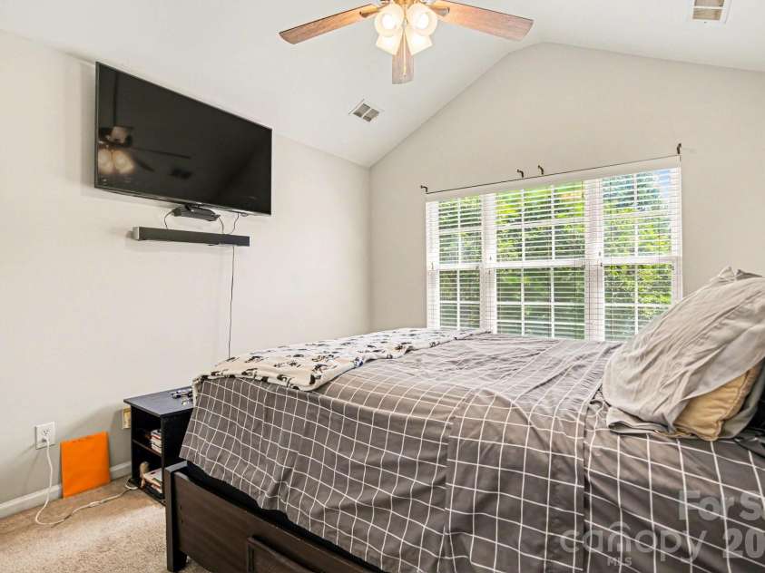 3915 Glenlea Commons Drive, Charlotte, NC 28216.  MLS# CAR4365685, YatesRealty ID 12197. 