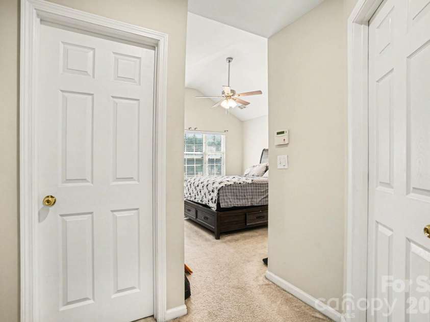 3915 Glenlea Commons Drive, Charlotte, NC 28216.  MLS# CAR4365685, YatesRealty ID 12197. 