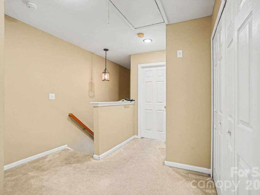 3915 Glenlea Commons Drive, Charlotte, NC 28216.  MLS# CAR4365685, YatesRealty ID 12197. 