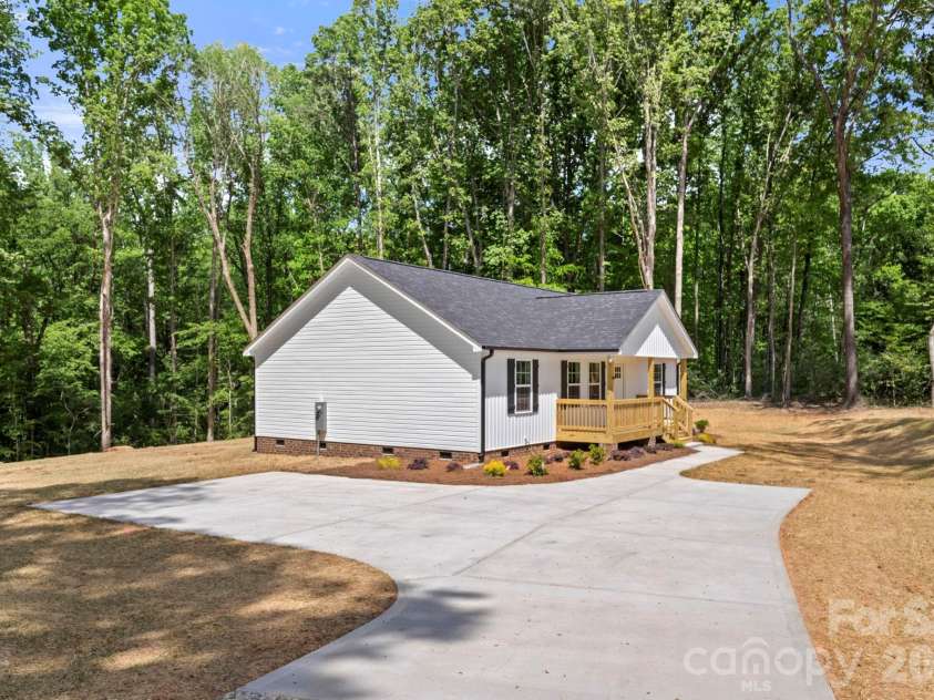 326 Sharon Road, York, SC 29745.  MLS# CAR4369537, YatesRealty ID 12198. 